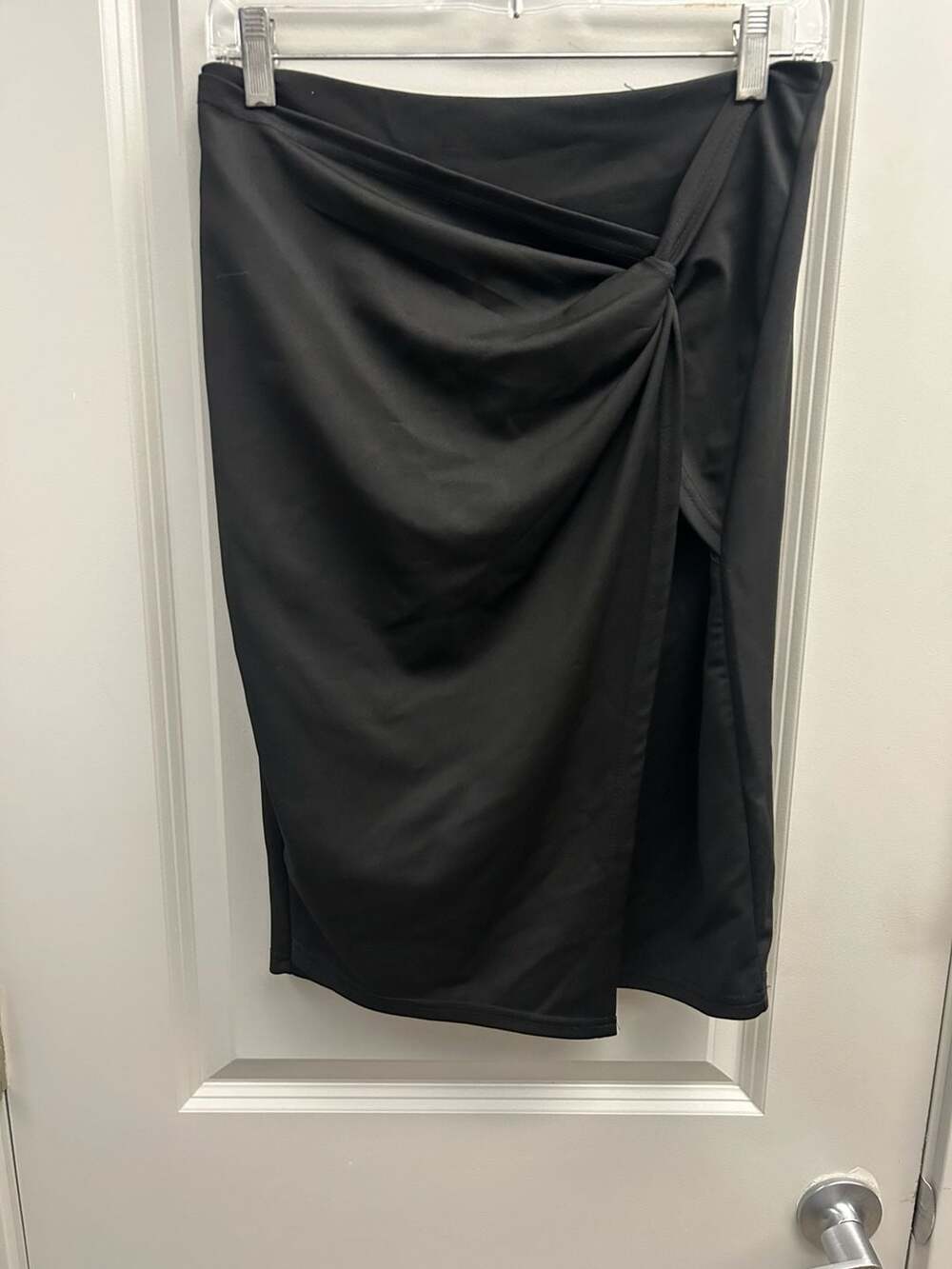 Kate Kasin Women's Black Twist-Front Midi Skirt